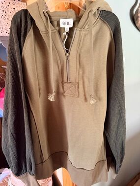 BiBi Olive Hoodie with Black textured sleeves